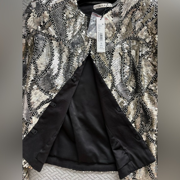 Alice+Olivia Kidman embellished-beaded crew neck jacket. NWT, size M. - Picture 4 of 5